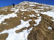 22 In ripida salita per pratoni cosparsi di neve